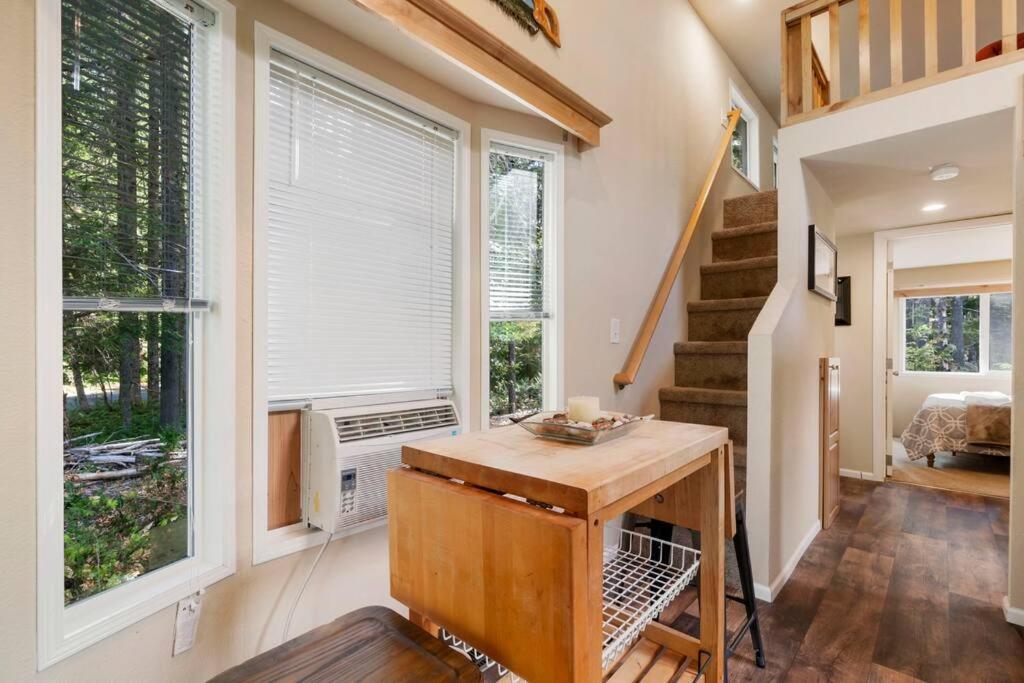 New Tiny Home Steps Away From Mt. Rainier 阿什福德 外观 照片