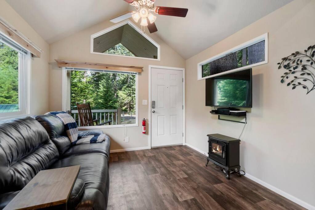 New Tiny Home Steps Away From Mt. Rainier 阿什福德 外观 照片